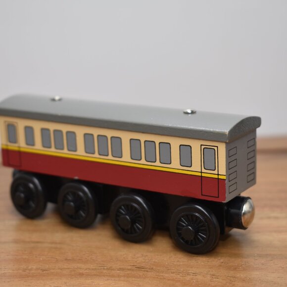 2002 EXPRESS COACH Thomas & Friends Train Take N Play Engine Wooden Wood VTG - Picture 5 of 7